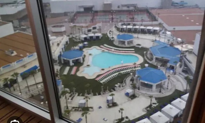 Las Vegas Apartment | Looking for a beautiful Suite short distance to the LV strip & the new Sphere?