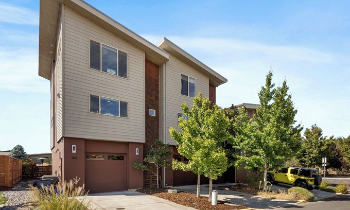 The Dalles House | Looking for a serene retreat with all the comforts of home?