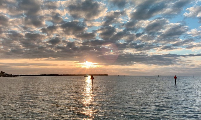 Ruskin House | Looking for Snowbirds with Marina Views at Little Harbor ! 90 day discount