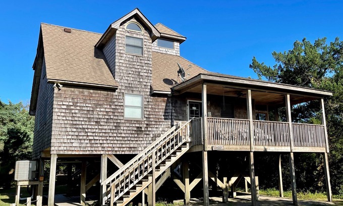 Ocracoke House | Lookout: Popular dog friendly home with comfortable interior.