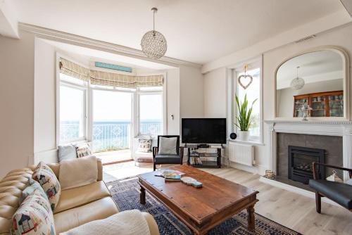 Folkestone House | Lookout Post by Bloom Stays