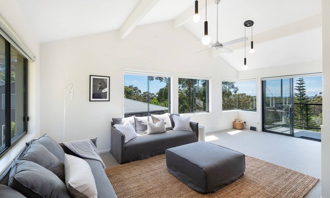 Vincentia House | Lorikeet: Blenheim beach house: Coastal oasis