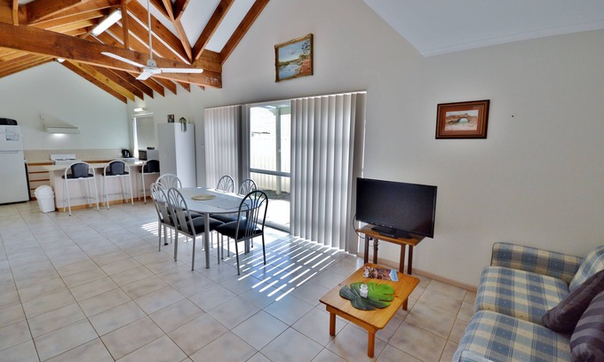Kalbarri Apartment | Lorraine's Place - Kalbarri, WA