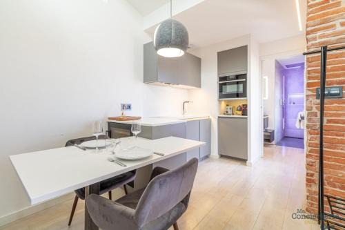 Toulouse City-Centre Apartment | Lorraine - Vue St-Sernin - Hypercentre - Capitole