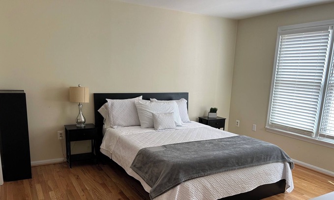 Lorton House | Lorton 4beds 2.5 bath VRE