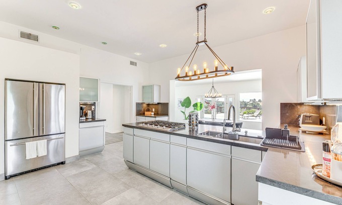 Bel Air House | Los Angeles Home w/Private Pool, Mtn & Lake View!