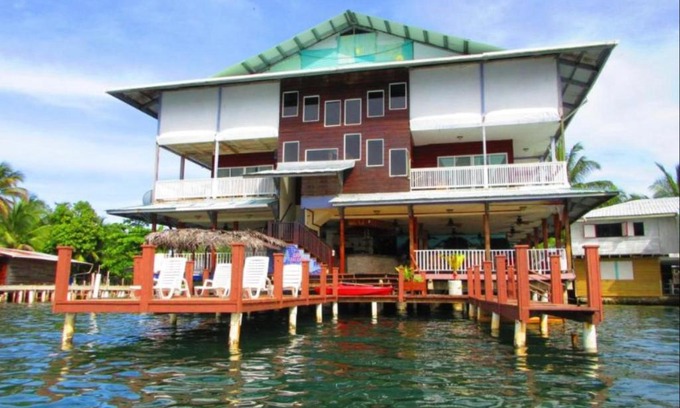 Carenero Island Hotel | Los Balcones Over The Sea