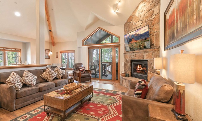Four O'Clock House | Los Pinos Pine Cone Condo: Stroll To Lift