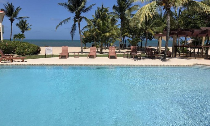 Placencia Villa | Los Porticos
