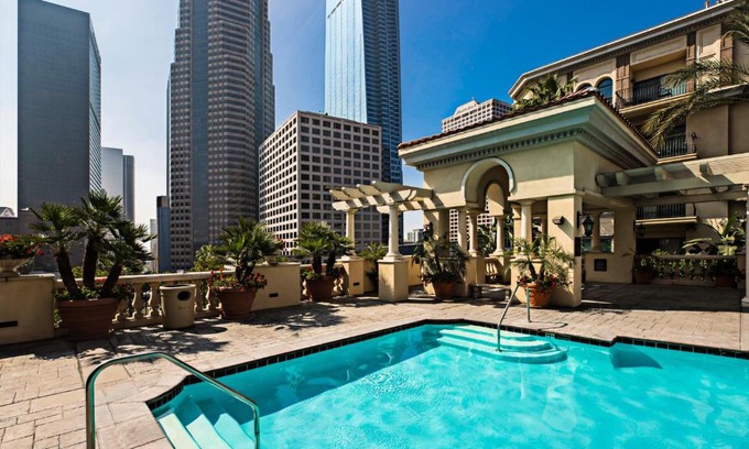Westlake South Apartment | Los Stylish Apartment Nice Area DTLA