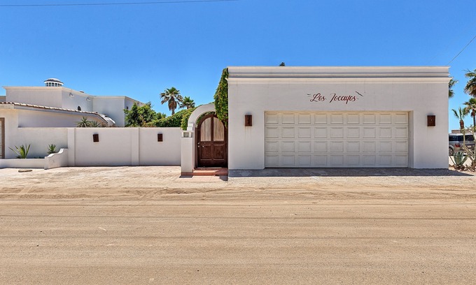Las Conchas House | Los Tocayos: Contemporary styled home just steps from the Las Conchas beach