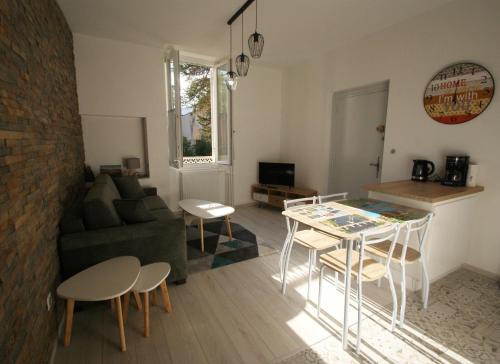 Cahors Apartment | LOT OF BED