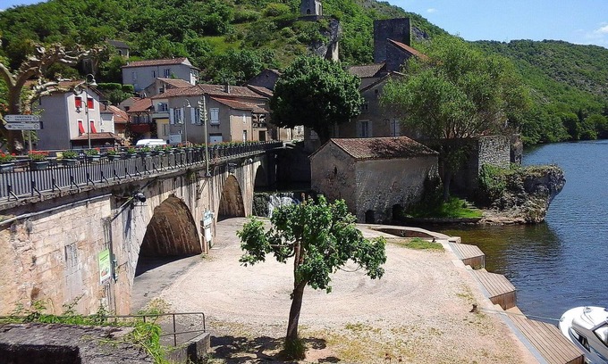 Laroque-des-Arcs Apartment | Lot Valley. 5 km from Cahors