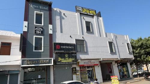 Thanesar Hotel | Lotus Hotel