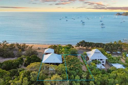 Horseshoe Bay House | Lotus House
