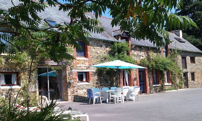 Saint-Malo-des-Trois-Fontaines House | Loue Maison de Vacances Familiale - 5 Chambres, 14 Couchages, Mohon