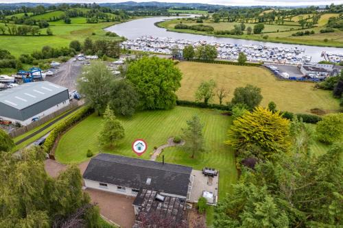 Enniskillen House | Loughside Lodge - Fermanagh 5 bed waterside bungalow