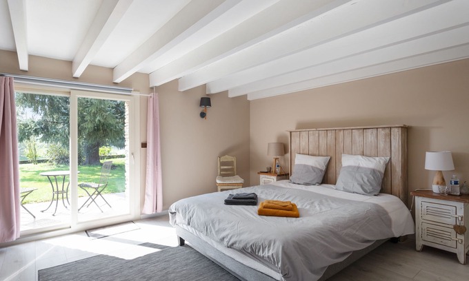 Le Cellier House | Louis Room - Au Clos de Launay