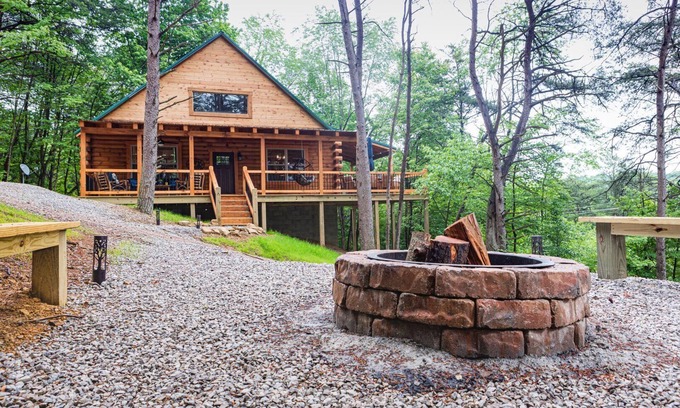 Logan Cabin | Louise's Hideaway by Inn & Spa at Cedar Falls