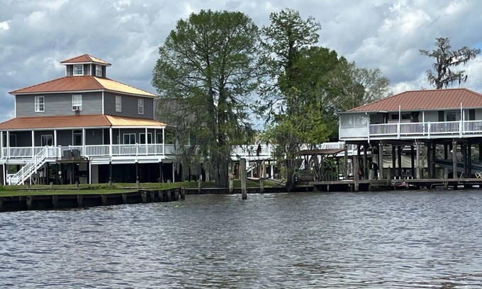 Springfield House | Louisiana Tickfaw River House Near New Orleans, Baton Rouge! Best Views! HotTub!