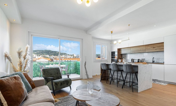 Centre Ville-Gare Apartment | Loulib Apartment | Train Station & Libération Market, AC & Terraces