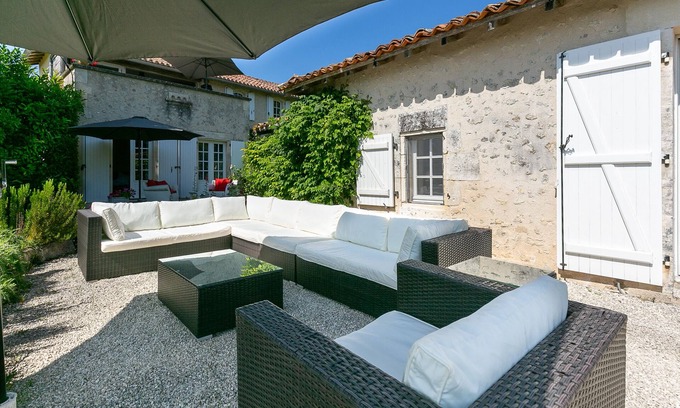 Lusignac House | Loups d'Or up to 10 guests + private salt water pool + panoramic views
