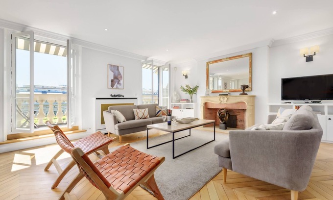 Palais-Royal Apartment | Louvre/Palais Royal Three Bedroom Duplex