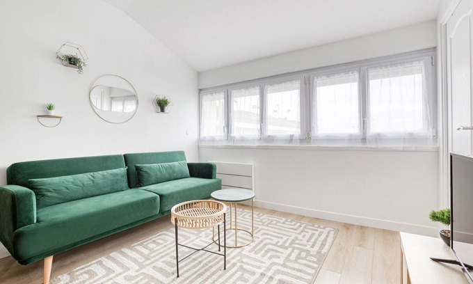 Louvres Apartment | Louvres Elegance / Netflix / Roissy CDG