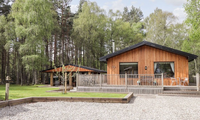 Marybank Cottage | LOVAT HIGHLAND BOTHY, romantic, character holiday cottage in Beauly