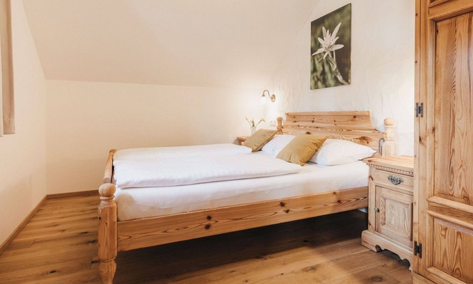 Finkenstein am Faaker See Apartment | Lovely apartment for 6 guests with pool, WIFI, TV, pets allowed and parking