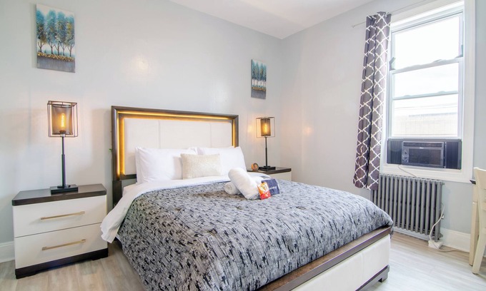 Industry Apartment | Love my place- 10 Mins Away To NYC - Pristine Apartment