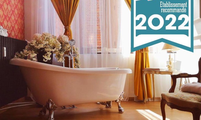 Namur Bed & Breakfast | Love Nest Versailles - Unique Louis XIV decoration - Calm location right IN city center