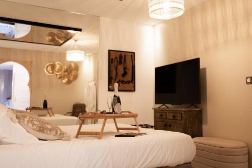 Saint-Rambert-d'Albon Apartment | Love room Dubaï & Balnéo