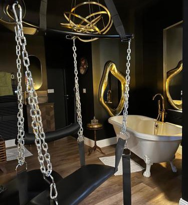 Saint-Andre-de-Cubzac Hotel | Love Room La Croix de Saint André