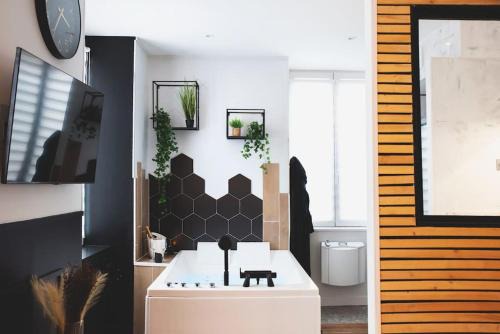 Downtown Angers Apartment | LOVE ROOM, La Douce Angevine