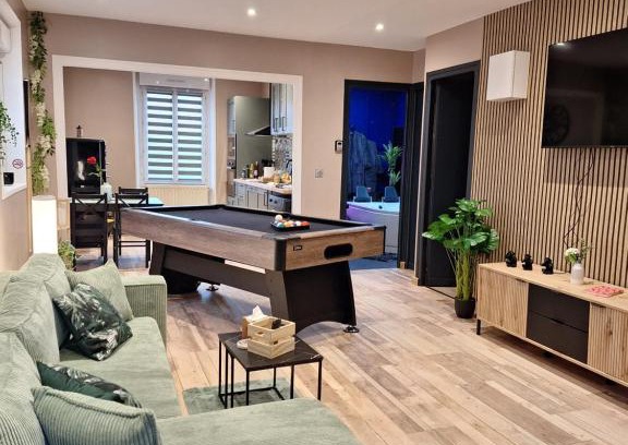 Conde-sur-Noireau Apartment | Love Room la Vida