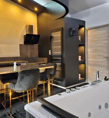 La Motte-Servolex Apartment | Love Room Le Jardin D'Éden