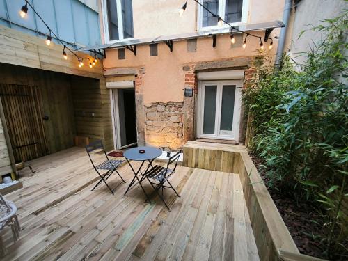 Saint-Chamond Apartment | Love Room, studio Woody Spa , Balnéo