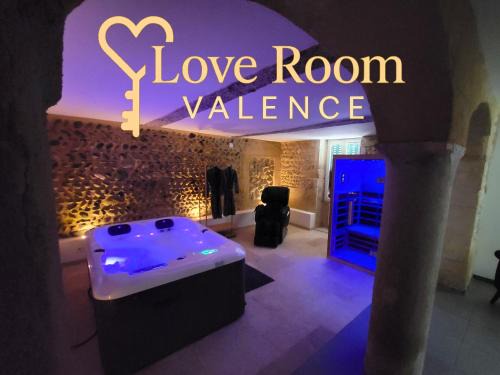 Valence Apartment | Love Room Valence