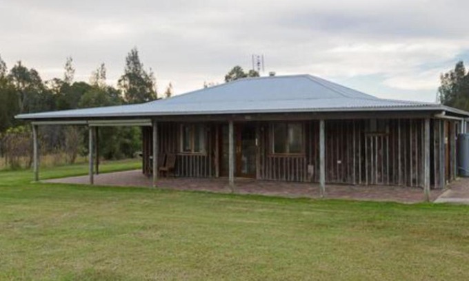 Lovedale Bed & Breakfast | Lovedale Red Gum Cottage