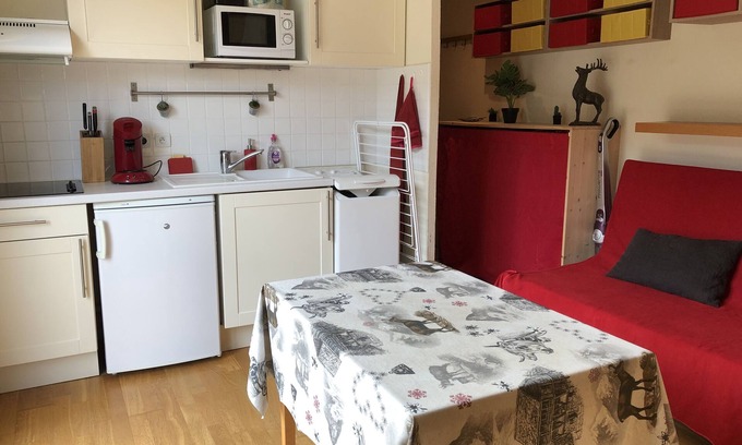 Saint-Pierre-dels-Forcats Apartment | Lovely studio at the foot of the Cambre d'Aze slopes