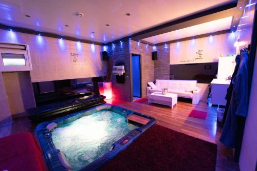 Republique - Tolstoi Apartment | Lovelove23spas