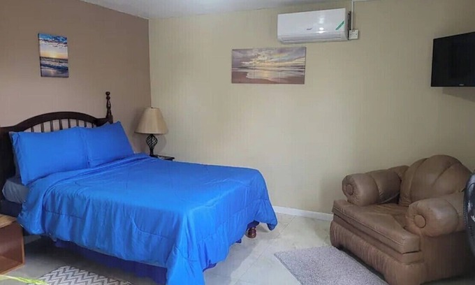 Mandeville Apartment | Lovely 1-bedroom apartment in Mandeville with WiFi, AC in safe and private area