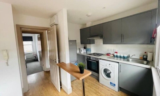 Tottenham Hale Apartment | Lovely 1 bedroom apartment in London