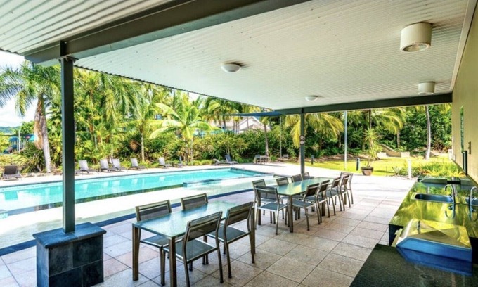 Clifton Beach Apartment | Lovely 1 Bedroom Studio Apartment with Pool