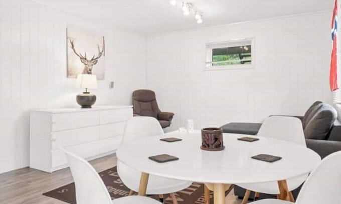 Svolvaer Apartment | Lovely 1 bedroom downstairs apartment with free parking