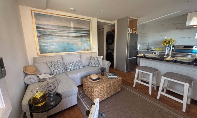 Laguna Beach Apartment | Lovely 1-bedroom Laguna Beach Suite, just a short stroll to Crescent Bay