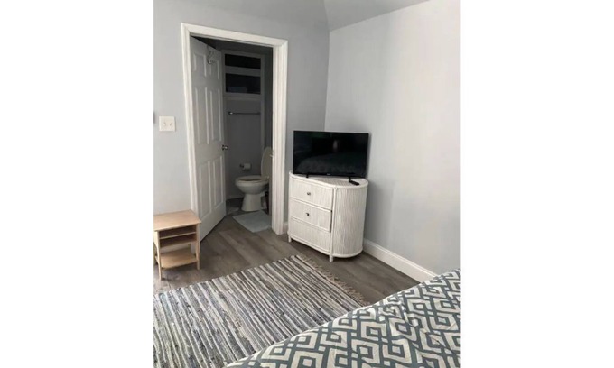 Jupiter House | Lovely 1 Bedroom with a Pool