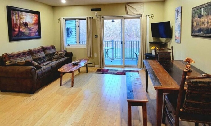 Lincoln Condo | Lovely 1 BR Apt w/pool & gorgeous view of Loon Mtn