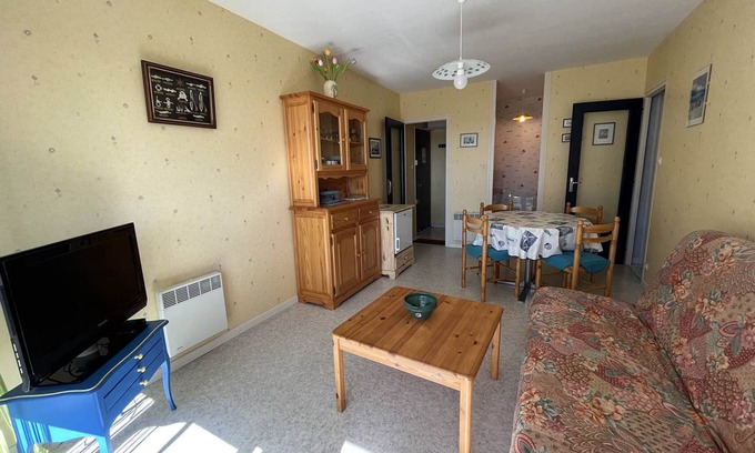 Saint-Hilaire-de-Riez Apartment | Lovely 1-BR Apartment 100m from Beach with Private Parking